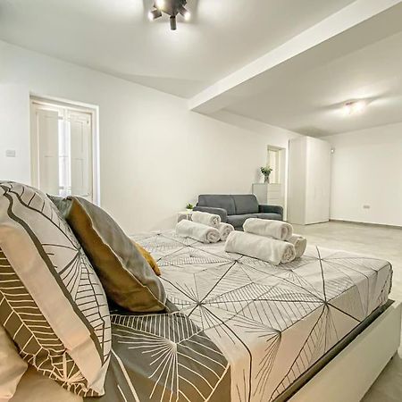 Designer Duplex Penthouse In Floriana Apartman Kültér fotó