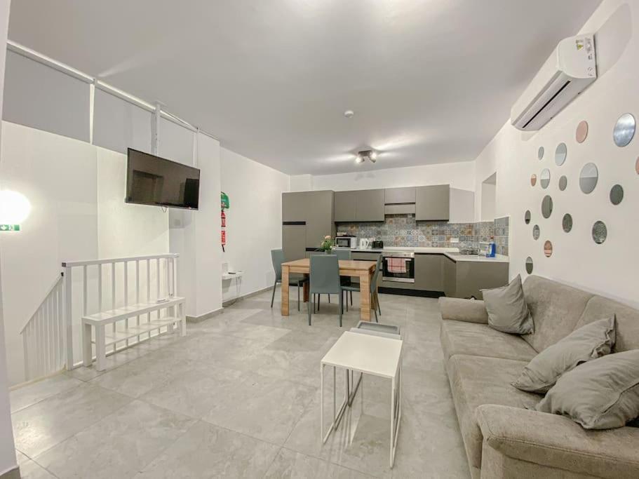 Designer Duplex Penthouse In Floriana Apartman Kültér fotó
