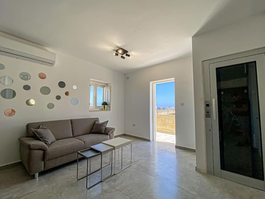 Designer Duplex Penthouse In Floriana Apartman Kültér fotó