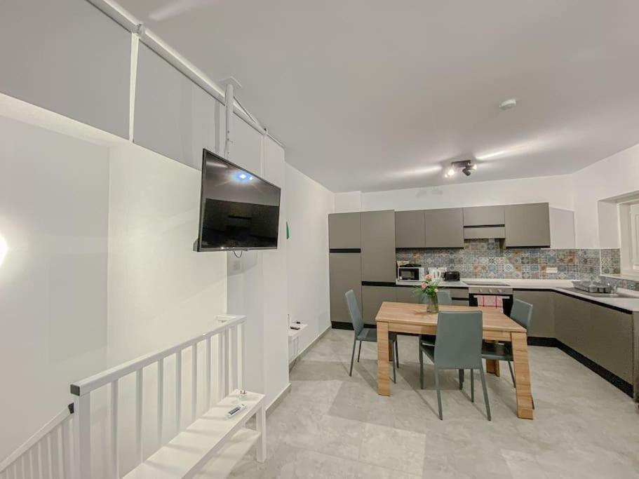 Designer Duplex Penthouse In Floriana Apartman Kültér fotó