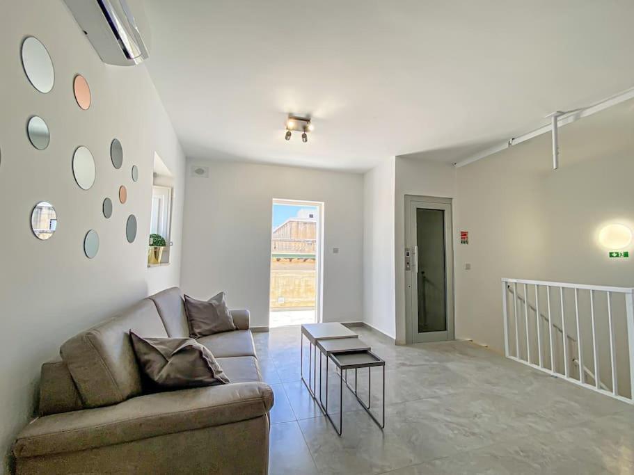 Designer Duplex Penthouse In Floriana Apartman Kültér fotó